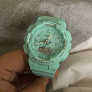 Women’s G shock teal never worn